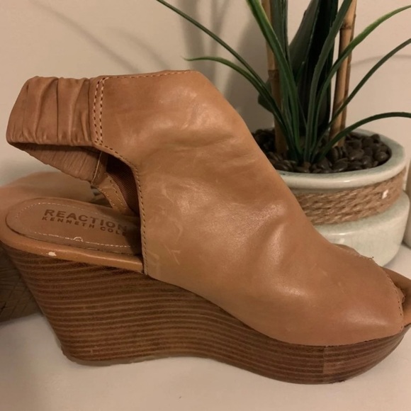 Kenneth Cole Reaction Tan Leather Wedges - Picture 3 of 8